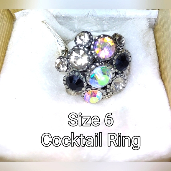 Bursting Crystals Cocktail Ring - Picture 10 of 12